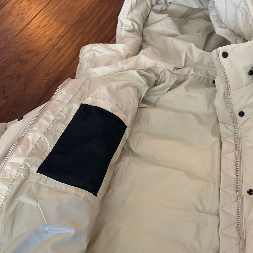 Cotopaxi Women’s NWT Beige Puffer Jacket with under layer 🦙 🏔️ - Picture 7 of 14